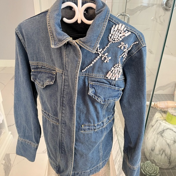 A Safari styled denim jacket with rhinestones size small zippered front - Picture 7 of 17